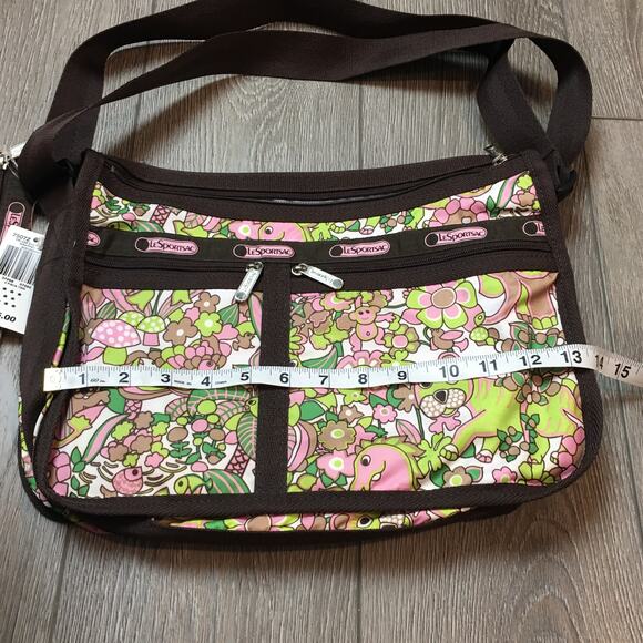 NWT Lesportsac Deluxe Everyday Bag Wrapped White Jungle Animals - Picture 7 of 8